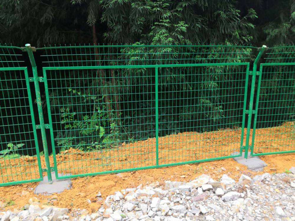 鐵柵欄護欄網.jpeg