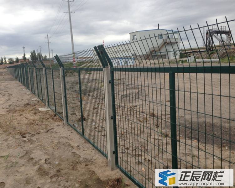 鐵路護(hù)欄網(wǎng)圖片